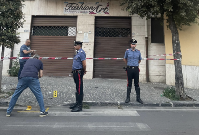 Sarebbero gravi le condizioni riportate dal bimbo di 5 anni caduto dal balcone di casa a Sant'Anastasia: rischierebbe la vita