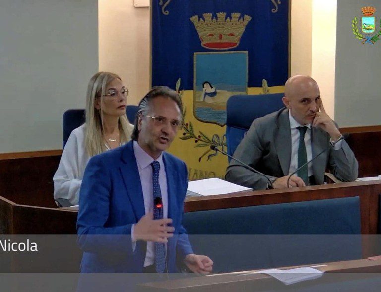 SINDACO GIUGLIANO