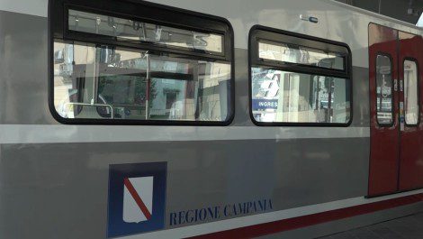 ritardi treni metropolitana disagi trasporto pubblico eav