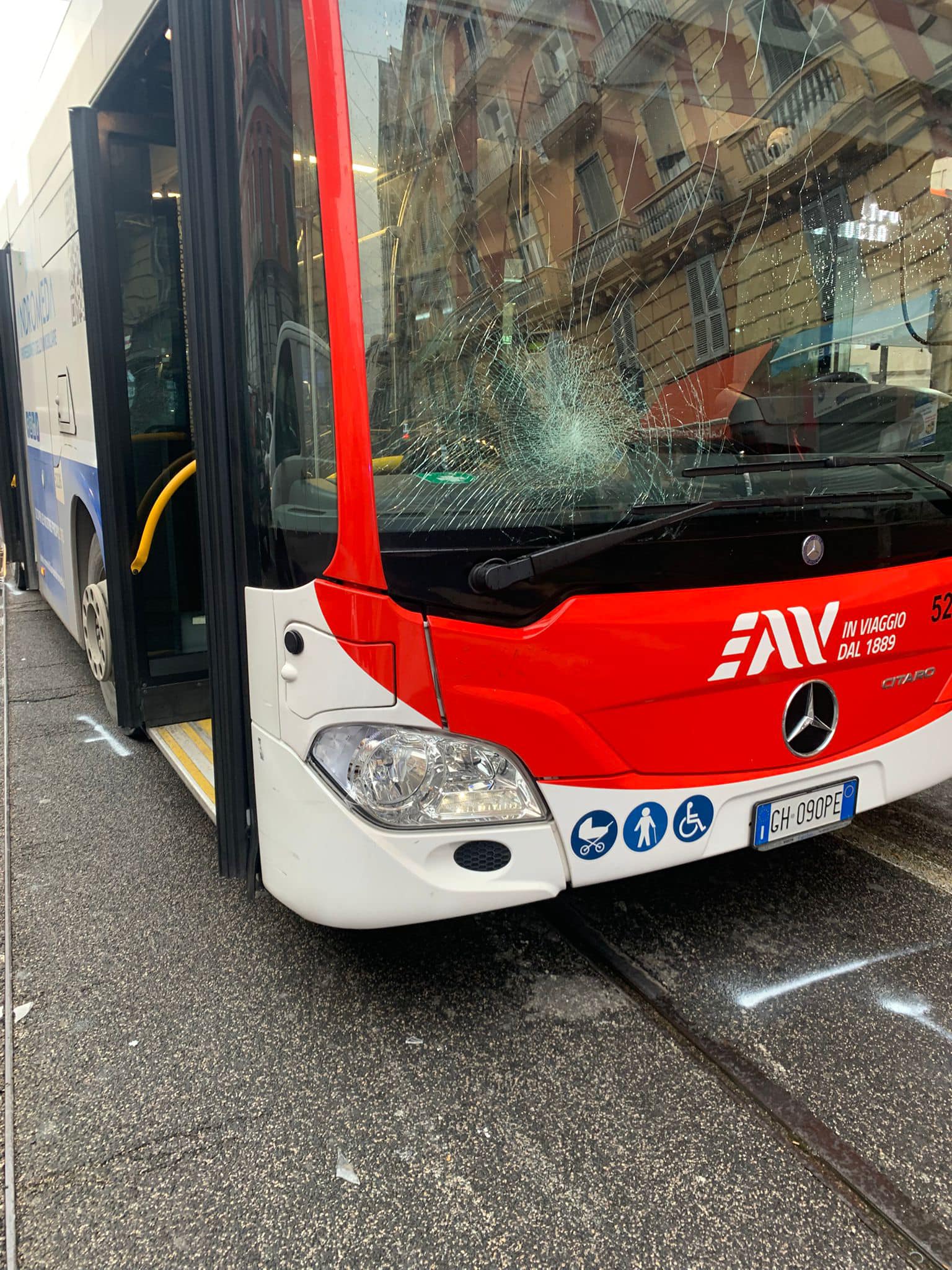 autobus-investe-uomo-via-giordano-bruno