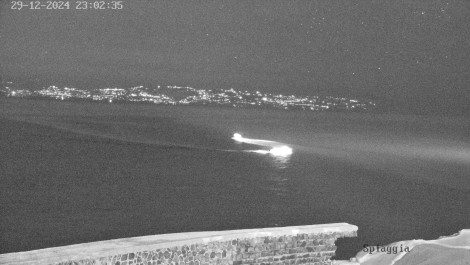 spiaggia gaiola pescatori telecamere denuncia