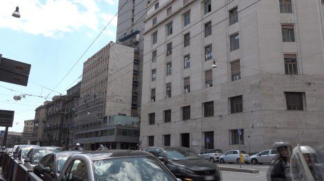 hotel ambassador questura napoli uomo caduto
