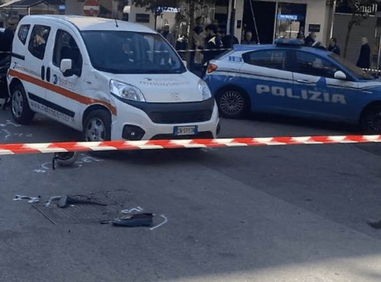 Centauro morto in via Epomeo a Napoli