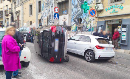 auto ribaltata via salvator rosa