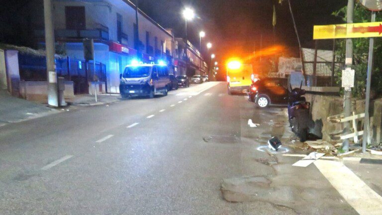 FOTO INCIDENTE STRADALE NAPOLI - FOTO MUNICIPALE