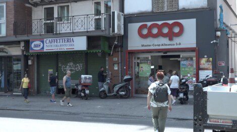 donna picchiata coop fuorigrotta