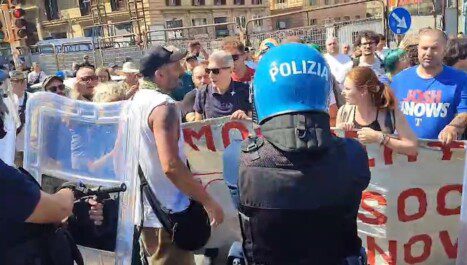 seduta monotematica palestina consiglio comunale di napoli tensione disoccupati polizia maschio angioino