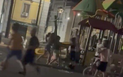 bambini vandalizzano giostre piazza nazionale