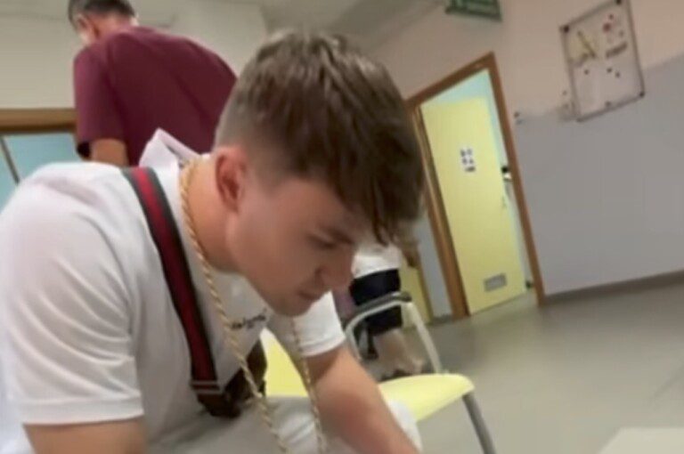 Artem Tkachuk mare fuori pellegrini