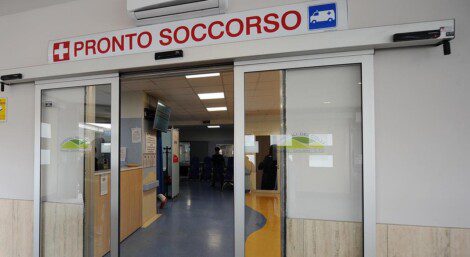 aggressione infermiere cto nessuno tocchi ippocrate