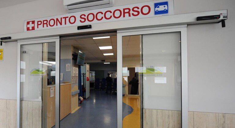 aggressione infermiere cto nessuno tocchi ippocrate