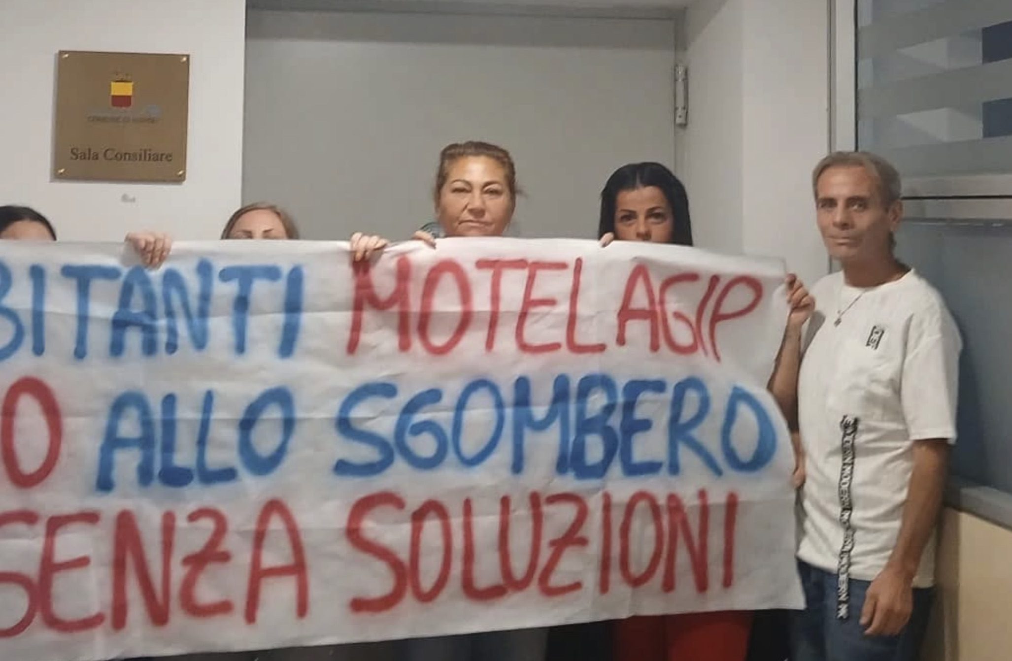 occupata sede consiglio comunale ex motel agip
