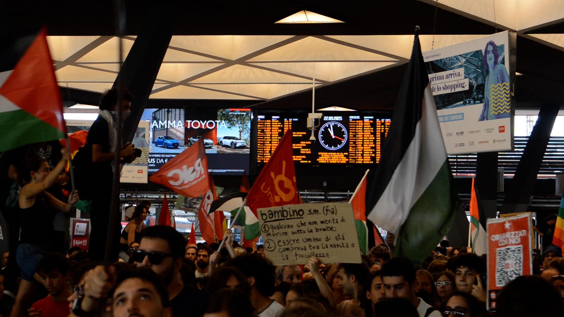 occupazione stazione piazza garibaldi napoli corteo pro palestina