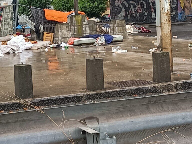 ripristino decoro piazza di vittorio capodichino degrado