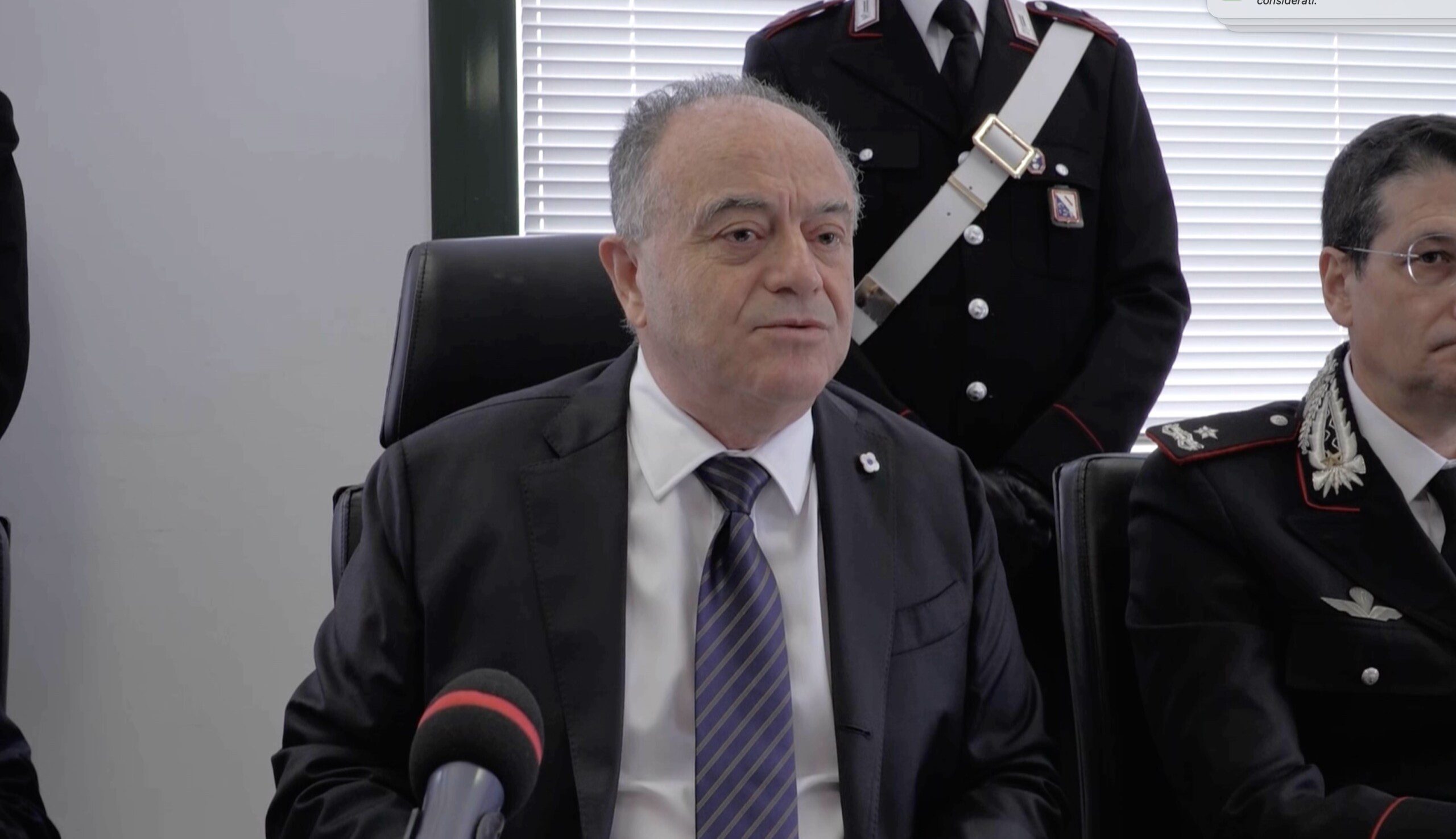 44 arresti gratteri Procura Napoli