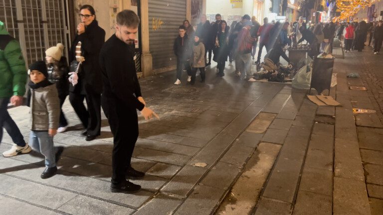 Caduta calcinaccio via Toledo