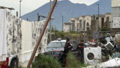 Controllo dei carabinieri Campo Rom Napoli