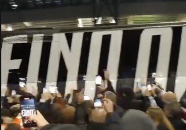 Sassi contro Autobus Juventus