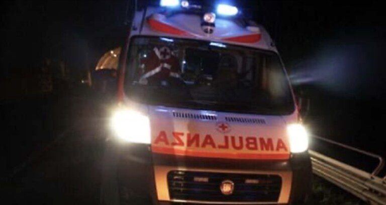 cava de tirreni ambulanza notte suicidio femminicidio