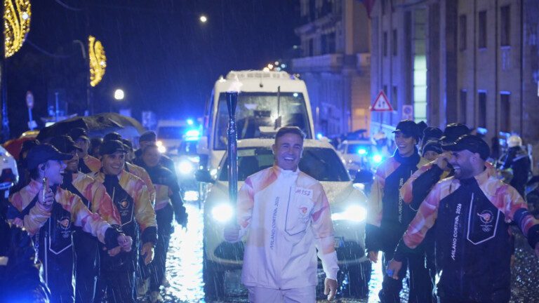 fabio cannavaro fiamma olimpica plebiscito