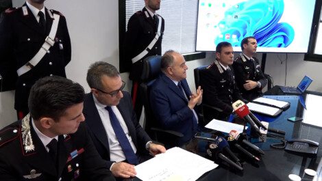 gratteri conferenza maxi operazione truffe anziani