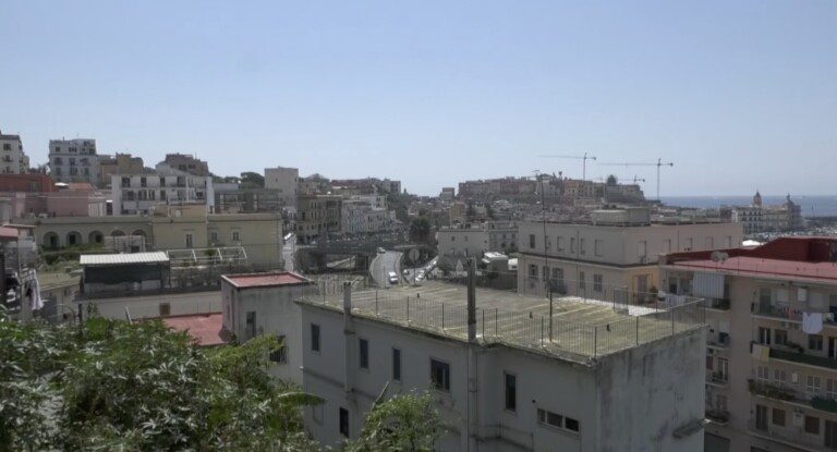 palazzina crollata bagnoli bradisismo