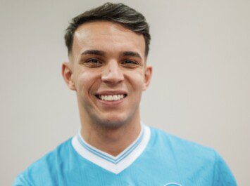 Giovane panchina maglia Juve