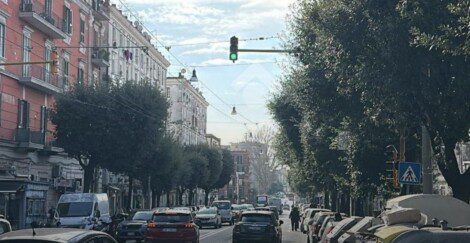 Napoli scippo fermata bus carabinieri