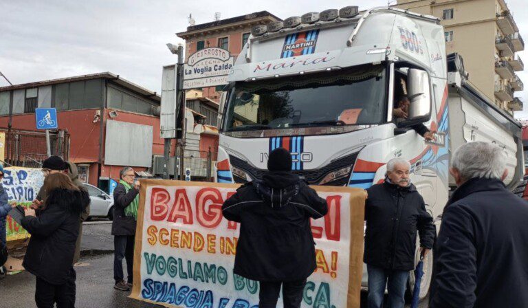 Proteste bagnoli contro America's CUp