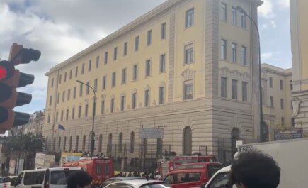 allarme bomba liceo vico evacuato