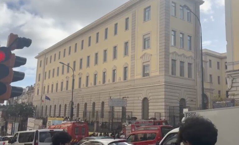 allarme bomba liceo vico evacuato