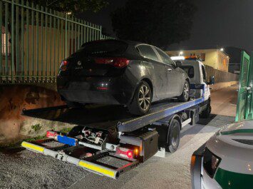 auto sequestrata polizia metropolitana targhe straniere