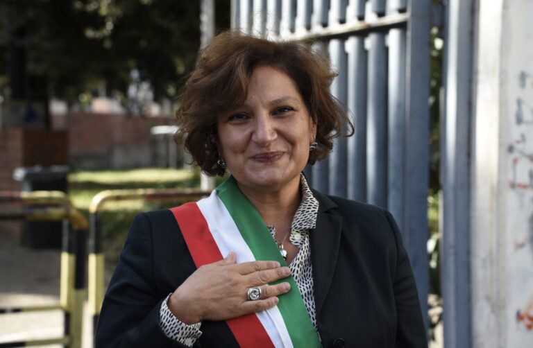 cinzia aruta sindaca arzano dimissioni