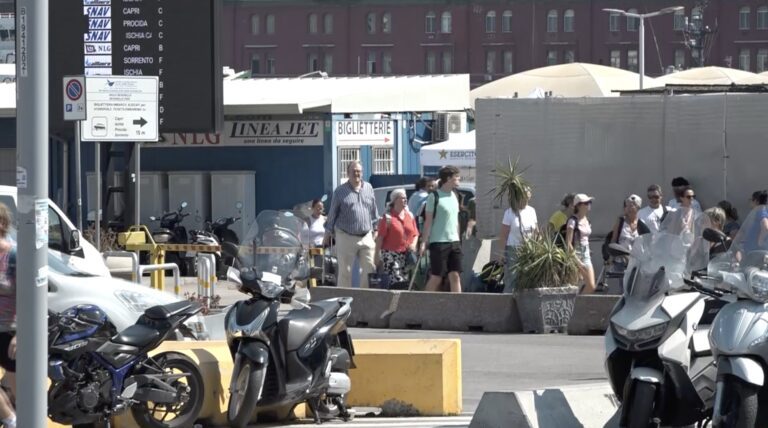 clochard morto molo beverello