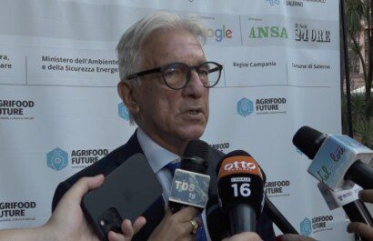 dimissioni sindaco salerno napoli caso parlamento