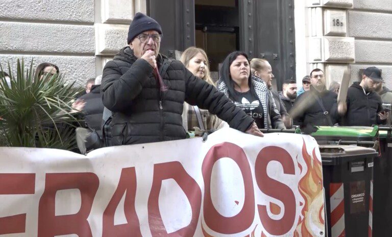 disoccupati napoli presidio consiglio comunale