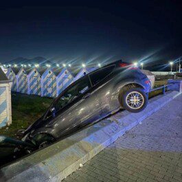 foto auto in spiaggia mergellina