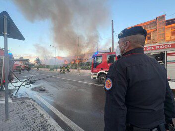 incendio mariglianella carabinieri vigili del fuoco
