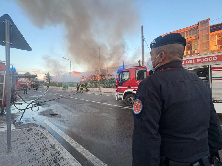 incendio mariglianella carabinieri vigili del fuoco