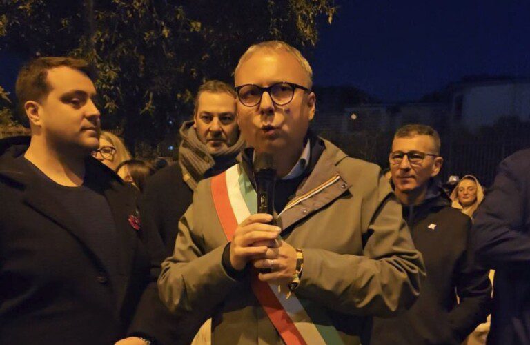 raffaele bene sindaco casoria crollo