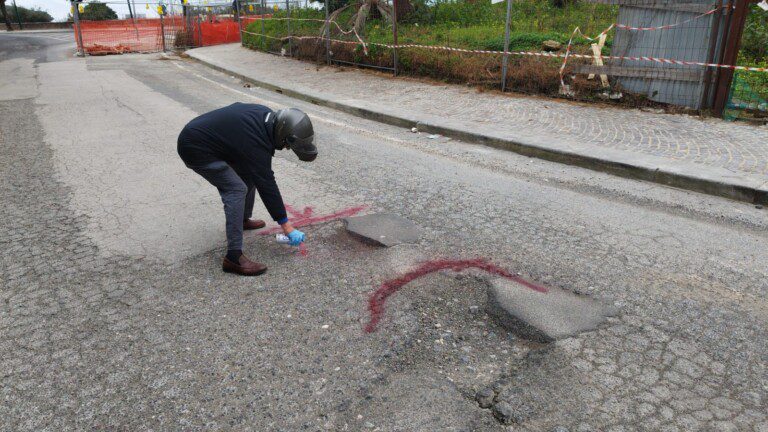 Buche strada Napoli attanasio
