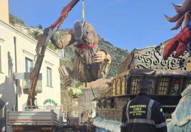 Carnevale Sarno Carro ferite