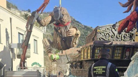 Carnevale Sarno Carro ferite