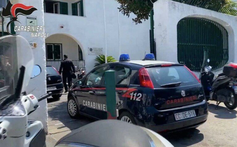 Controlli ischia Procida arresti