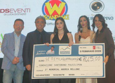 La consegna dell'assegno alla Matrisciano