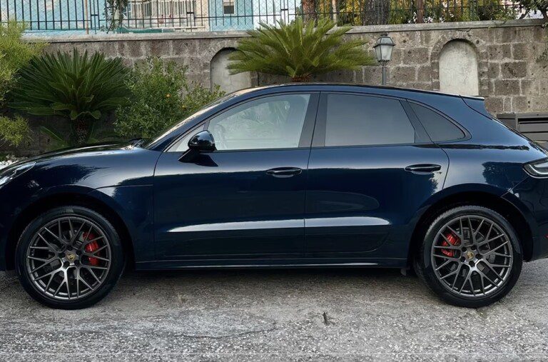 Napoli Porsche banconote false