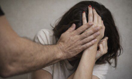 Villaricca arrestato violenze famiglia