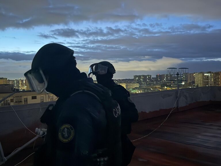 blitz carabinieri scampia