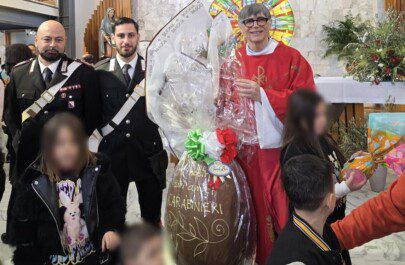 Bambini parco verde carabinieri