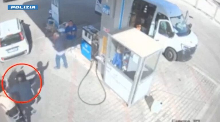 Blitz Polizia rapine carburanti